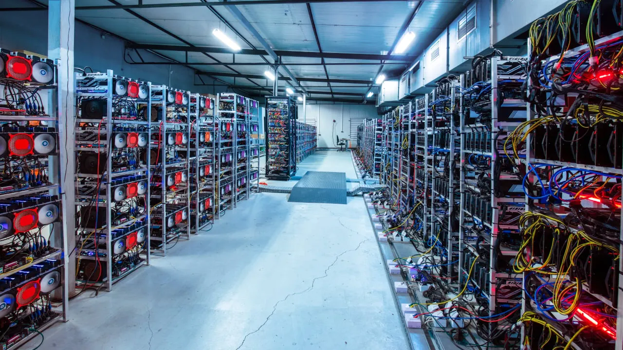 bitcoin-mining-farm-gID_7-gamen.pro