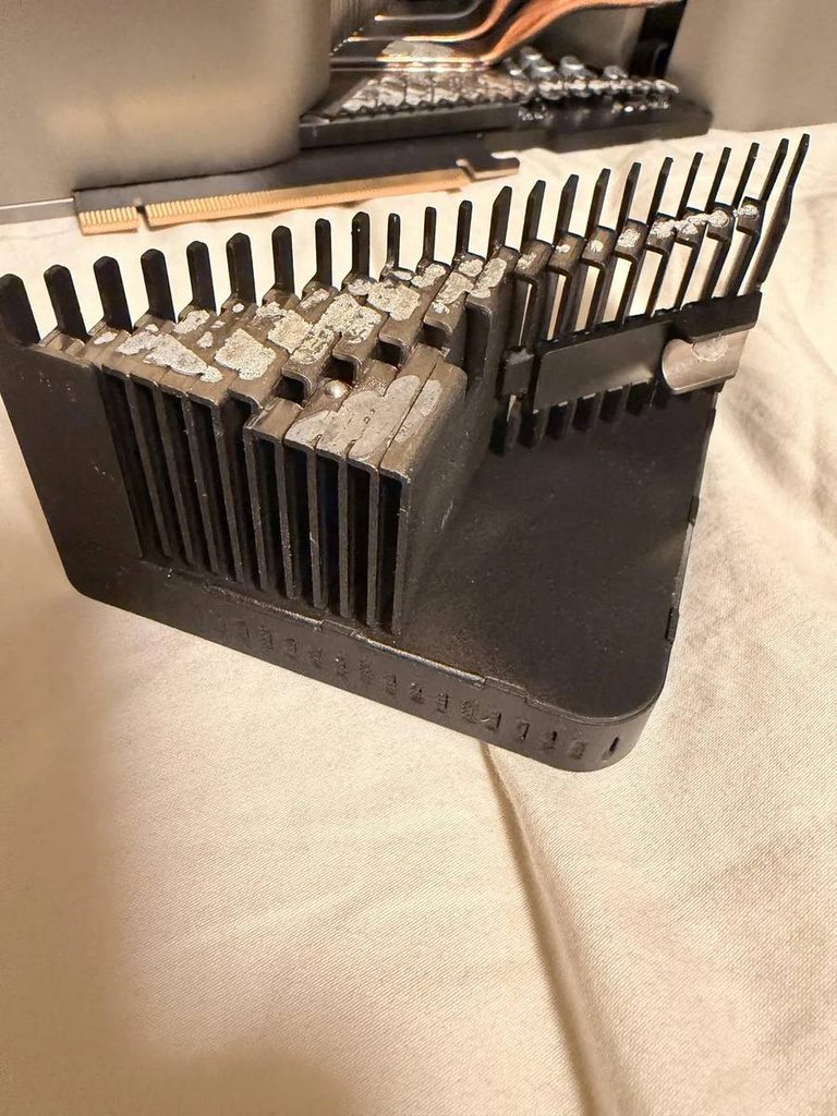 gamen.pro RTX 4090 HEATSINK FELL OFF HERO 2