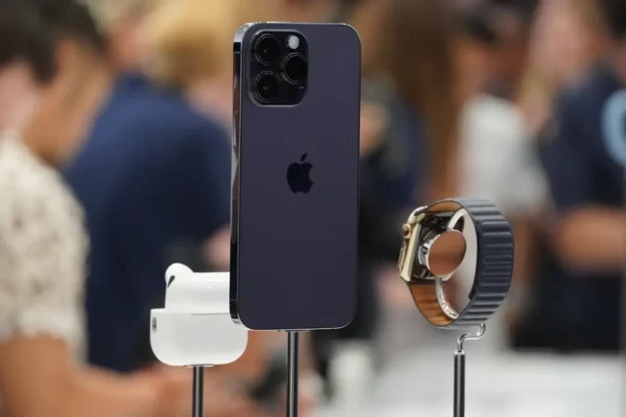 iphone 14 watch airpods 100932138 large