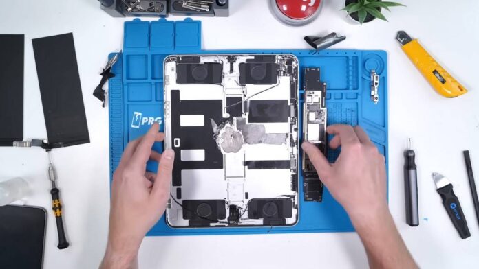 Mo bung iPad Pro M4 Camera selfie nam ngang logo Apple lam duoc lam dong 9