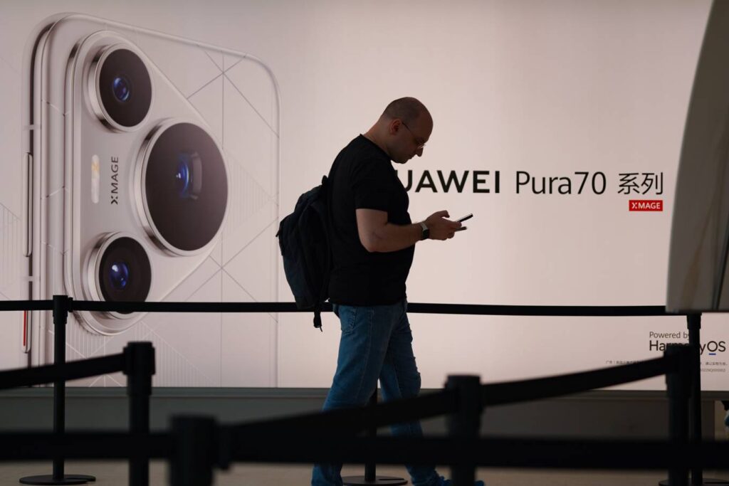 smartphone market china 03074 8170 1714663684