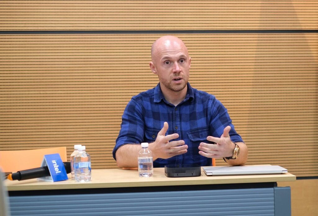 Robert Hallock Intel