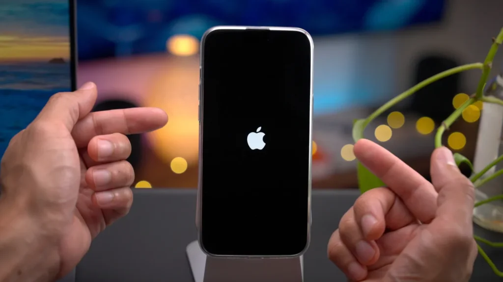 Apple bắt đầu từ chối bảo hành iPhone nứt màn hình 1 iPhone 15 Pro Max after force restart