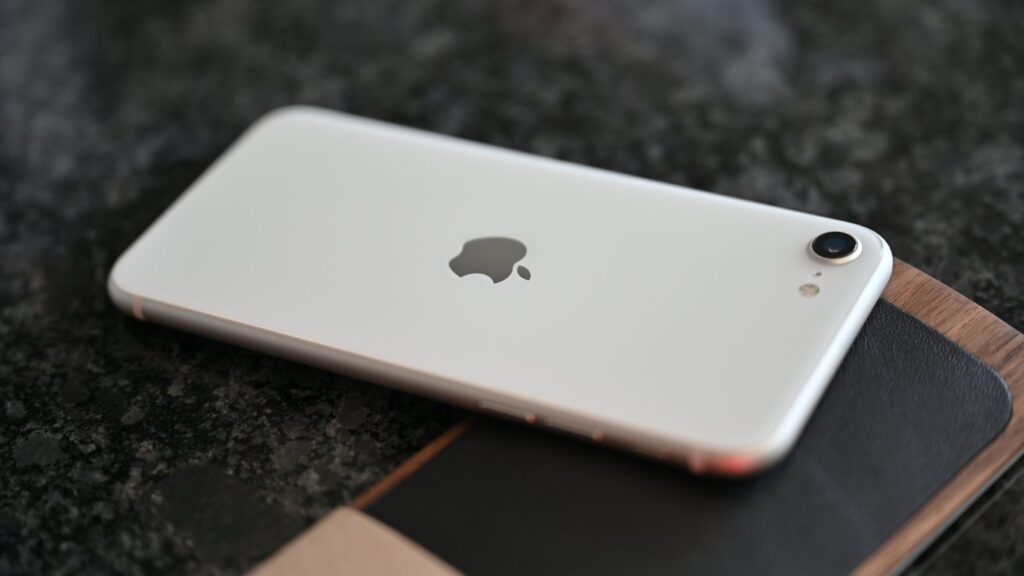 60686 124899 47545 92860 iPhone SE 3 Starlight On Wrist Rest xl xl