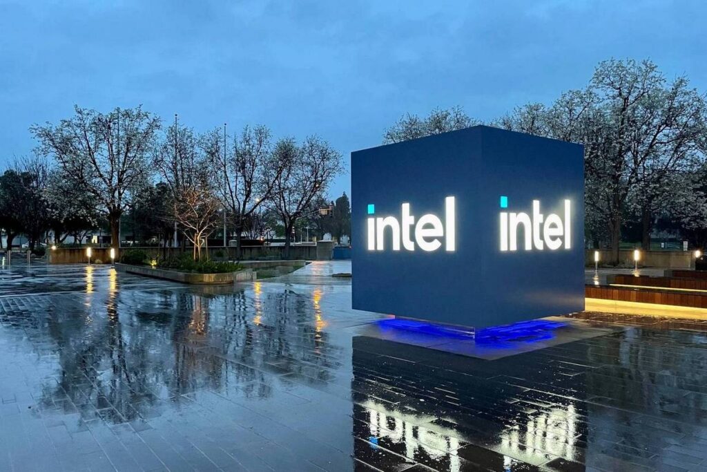 Qualcomm muốn hút máu Intel 1 Intel Robert Noyce Bldg 2