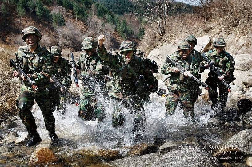 Lính Hàn vay nóng để bắt đáy crypto 1 South Korean soldiers
