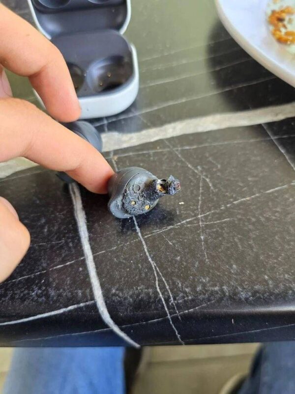 Galaxy Buds FE phát nổ 1 galaxy buds fe exploded 2