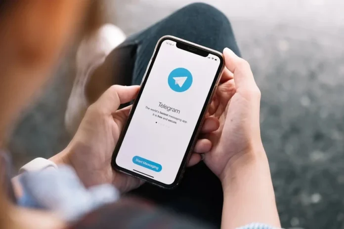 woman hand holding iphone x 91650938 jpg