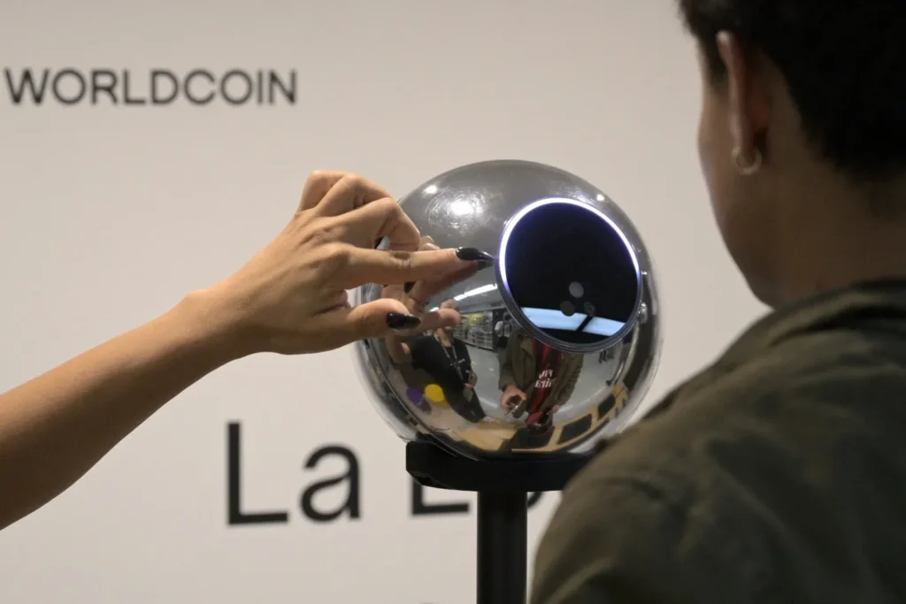 Worldcoin như quả bom nổ chậm 1 world coin 2139240312 e1714055726444