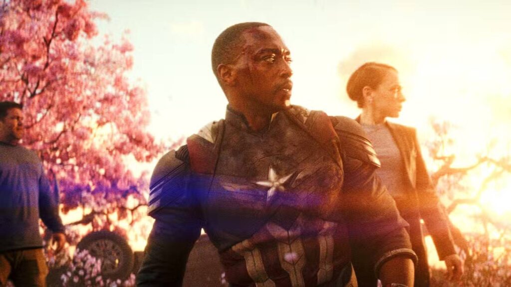 Chuyện gì xảy ra với Avengers sau Endgame? 1 anthony mackie as sam wilson in costume as captain america mid battle with the hulk in captain america brave new world