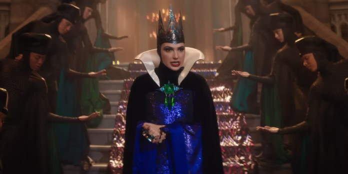gal gadot s evil queen walks down the stairs in disney s snow white gamen.pro 1