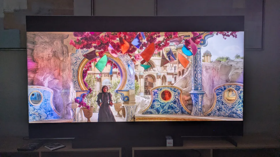 Có nên mua TV TCL 98 inch giá 'bình dân'? 3 TCL C8K 17052025 gamen.pro