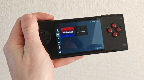 Đây là chiếc tay cầm chơi game cho bạn tấm vé về tuổi thơ 1 ayaneo pocket micro classic review hands on 550x309 gamen.pro