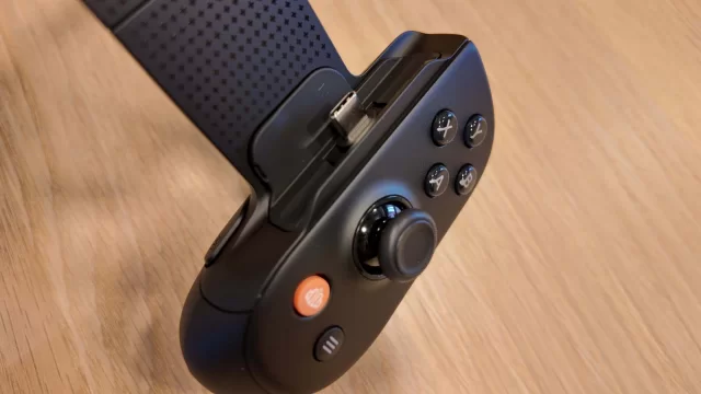 Backbone Pro - Tay cầm đa năng hai chế độ, tiện lợi nhưng đắt đỏ 2 backbone pro review buttons jpg 640 gamen.pro