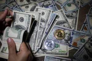 gamen.pro depositphotos 204036866 stock photo hand counting dollars bitcoin new