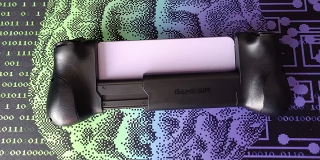 GameSir X5 Lite - Tay cầm nhẹ nhàng, hiệu năng ấn tượng 1 gamesire x5 lite android iphone back of black gamesir x5 lite with violet phone connected 1 jpg 640 gamen.pro