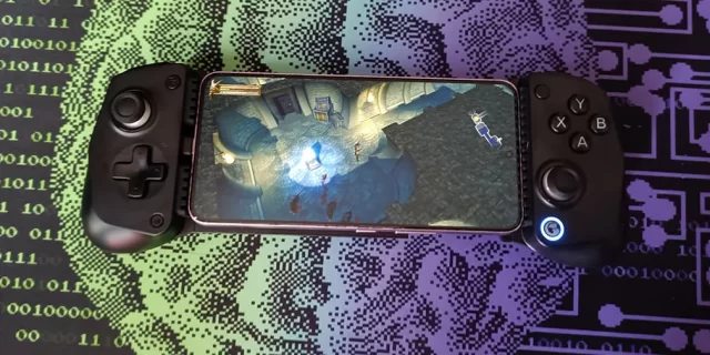 gamesire-x5-lite-android-iphone-black-x5-lite-controller-with-phone-inisde-with-baldurs-gate-dark-allaince-on-screen-1-_jpg_640-gamen.pro