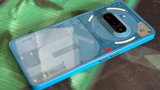 Top 9 smartphone chơi game đỉnh nhất năm 2025 3 nothing phone 3 a review back 550x309 gamen.pro