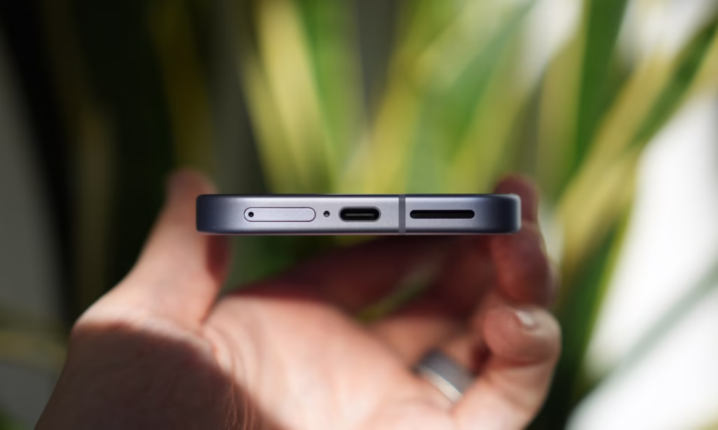 Pixel 9a: Ngôi vương tầm trung của Google năm 2025 2 Pixel 9a gamen.pro 16062025 3