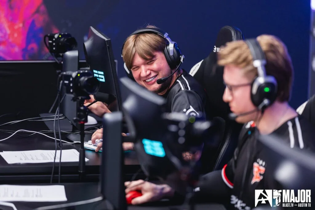 Huyền thoại s1mple trở lại CS2 nhờ bỏ rượu, chăm tập gym 1 gamen.pro cs2 s1mple smiling austin major 1024x683 1
