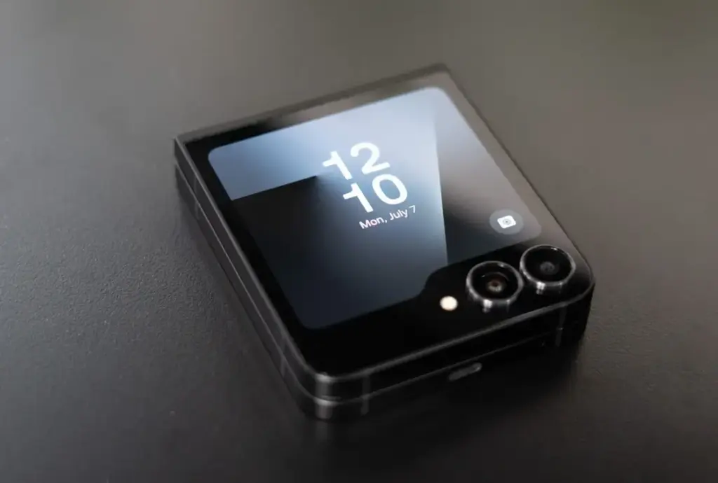 Samsung Galaxy Z Flip7: Sức mạnh AI tiên phong trong thiết kế gập 1 Galaxy Z Fold7 gamen.pro 6