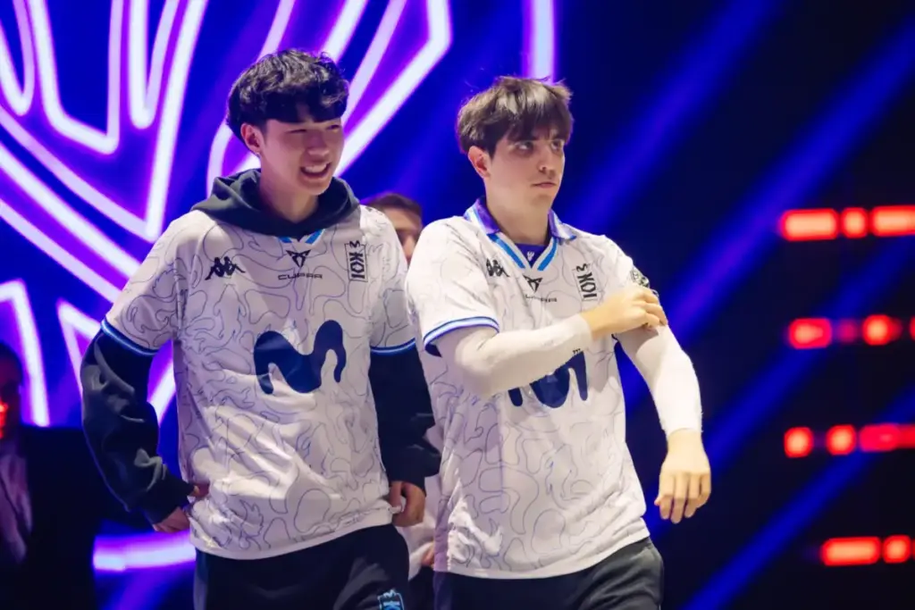 gamen.pro Jojopyun L and Elyoya of Movistar KOI walk onstage during MSI 2025