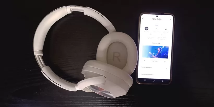 gamen.pro oneodio focus a6 headphones headphones lying next to phone with oneodio app open 1 jpg 820