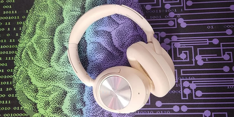 gamen.pro oneodio focus a6 headphones oneodio focus a6 headphones on black green and purple background 1 jpg 820