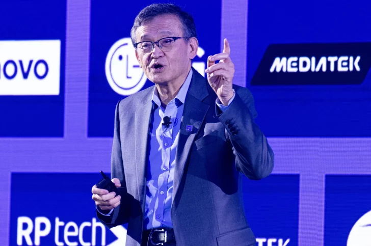 Samsung tìm kiếm liên minh với Intel 1 gamen.pro Intel CEO Lip Bu Tan 728x483 1