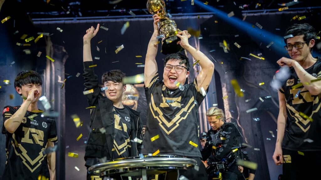 gamen.pro Uzi League of Legends MSI 2018 Lifting Trophy
