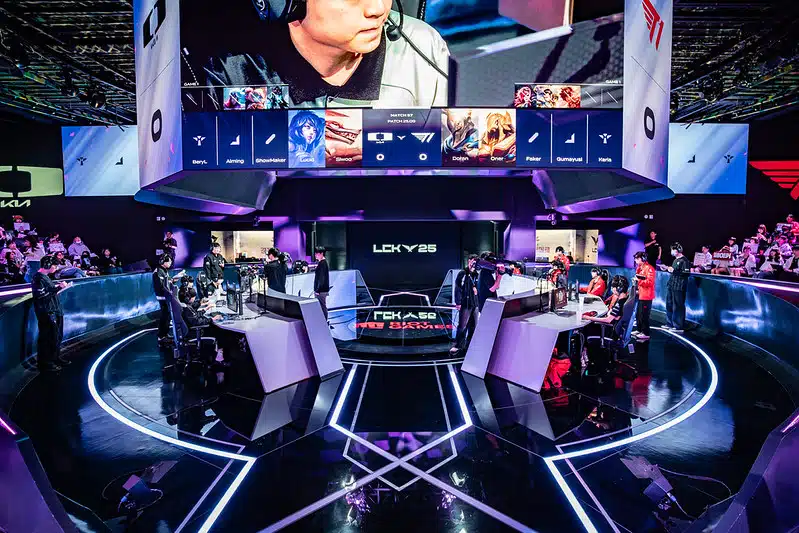 Top 10 giải eSports thu hút nhất 2025: LMHT và MLBB thống trị 3 gamen.pro LCK 2025 Season