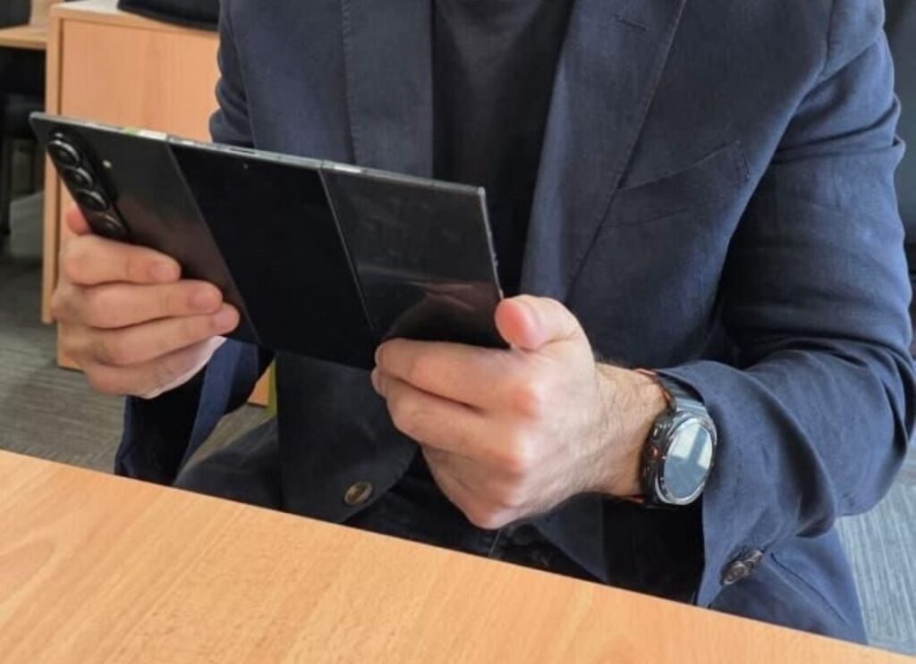 Galaxy Z TriFold lộ thiết kế camera 'bốn mắt' 1 gamen.pro Samsung Galaxy Z TriFold