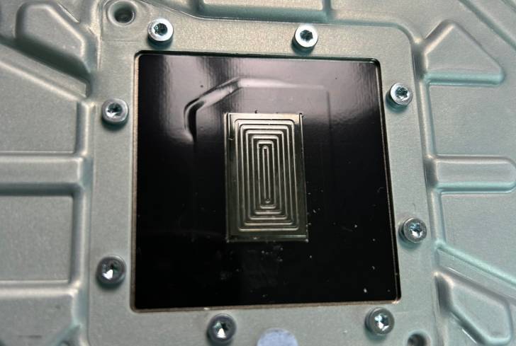 gamen.pro-Sony-PS5-PS5-Slim-Liquid-Metal-TIM-Leak-Spillage-F-728x489