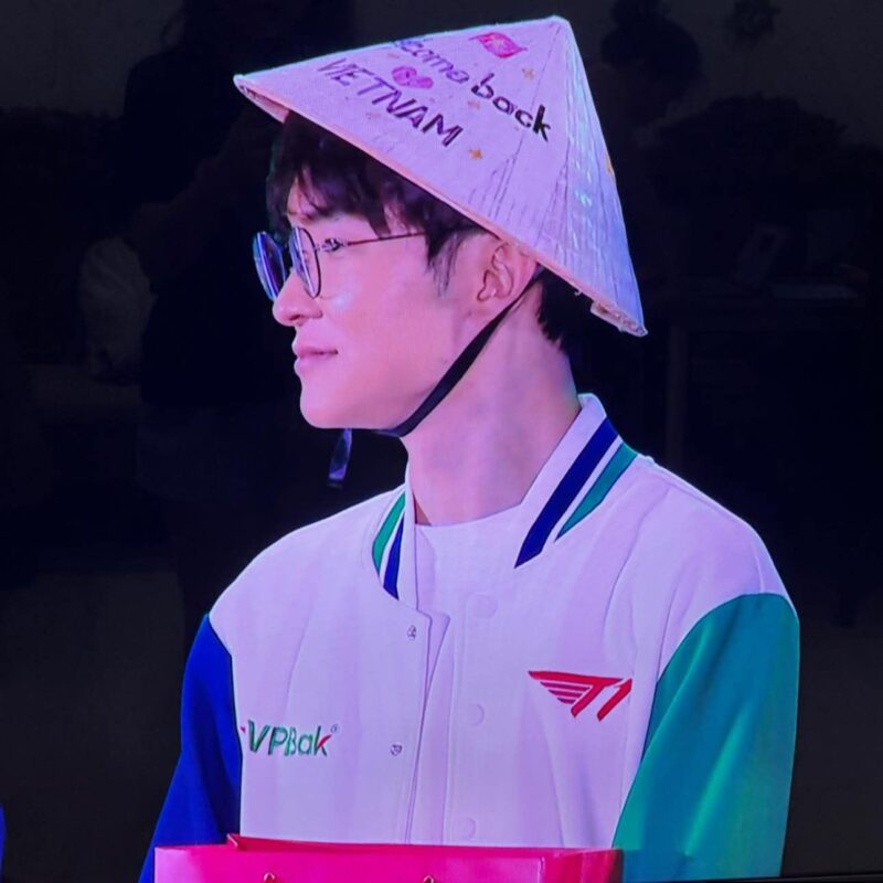 gamen.pro t1 faker x vpbank 2