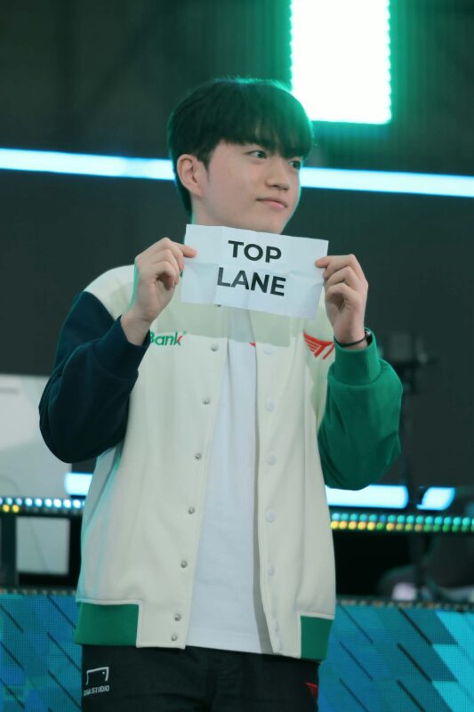 gamen.pro t1 faker x vpbank 8