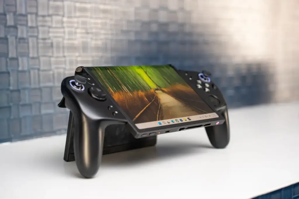 Lenovo trình diễn Legion Go Fold 3 gamen.pro LENOVO LEGION GO CONCEPT FOLDABLE 06