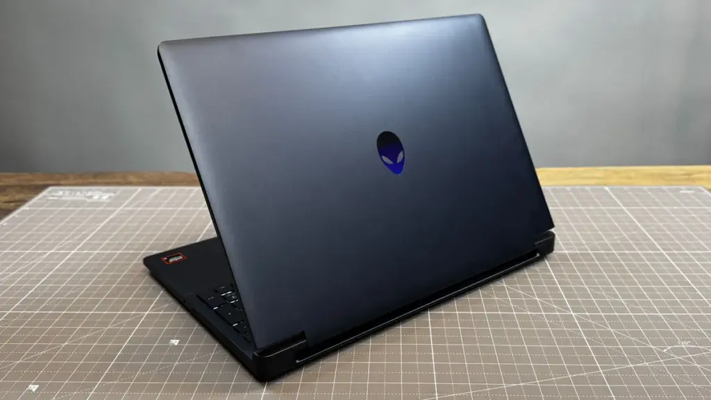 Alienware trình làng mẫu laptop chơi game phân khúc phổ thông 1 gamen.pro Alienware 150520261