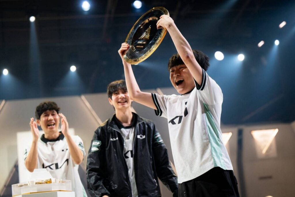 Dplus Kia đánh bại đội tuyển Pháp Karmine Corp và giành ngôi vô địch bộ môn League of Legends tại Esports World Cup 2026 1 EWC26 DK LoL 21072026 4