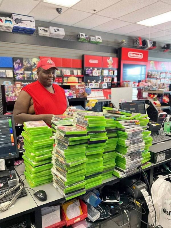Xuất hiện game thủ đổi một kho Xbox 360 để lấy tiền mua game PS5 2 gamen.pro gamestop 02072026 1